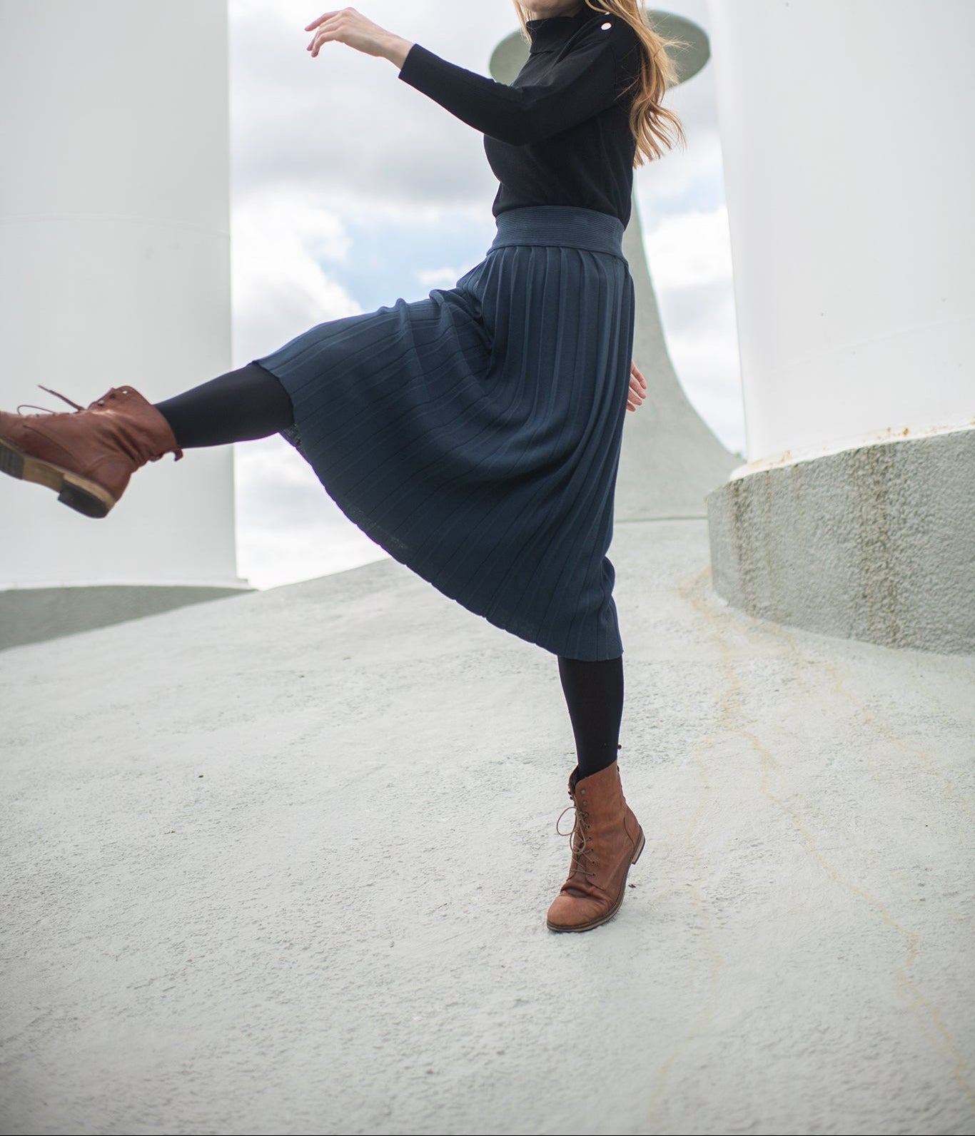 KNIT PLEATED SKIRT-SLATE BLUE